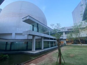 Menapak Langit dari Cikini