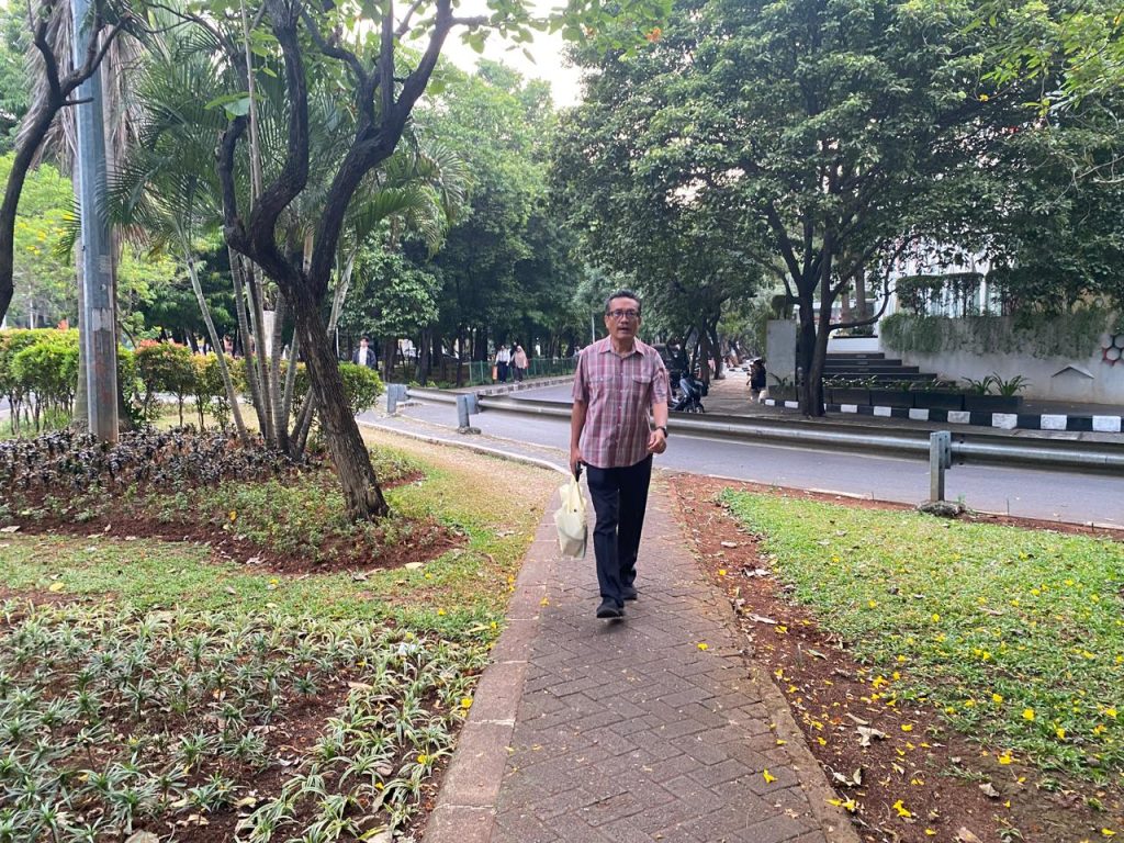 Galumbang C. SitinjakSaya Jalan Kaki Sejak Pasang Ring