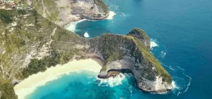 Nusa Penida: Berjalan Menemukan Tebing, Laut, dan Sudut Pulau yang Dramatis